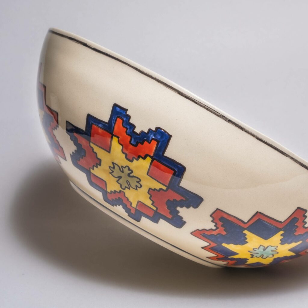 Serving Bowl Crown Carpet Tag Gorg