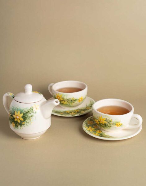 Tea set wildflowers