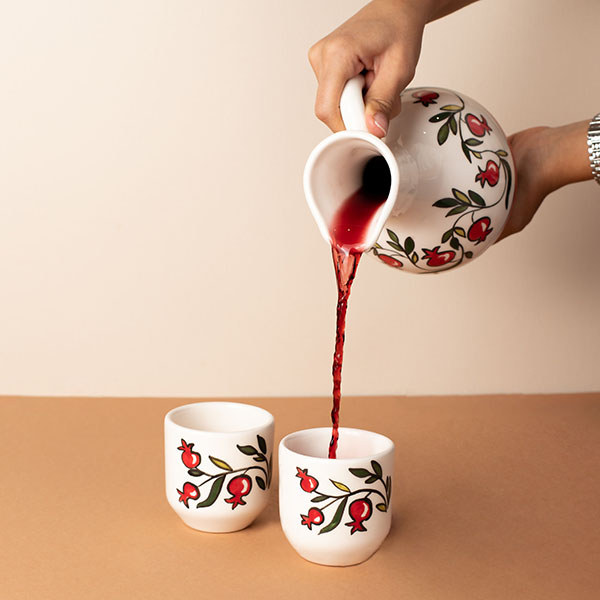 հայկական գինու սափոր և բաժակներ